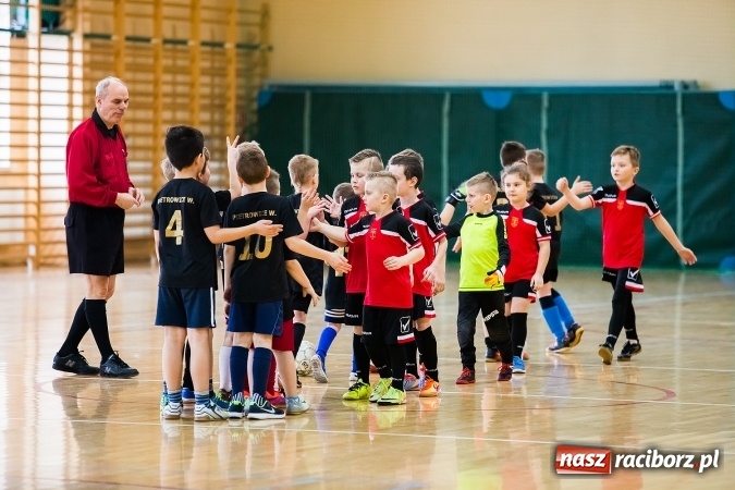 Zdjęcie w galerii na portalu naszraciborz.pl: 14. edycja Powiatowej Halowej Ligi Piłki Nożej Żaków im. Zbigniewa Oszka wiadomości z regionu