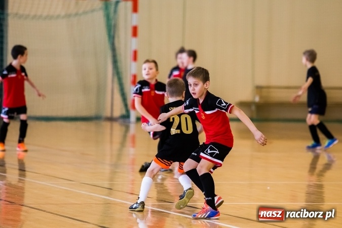 Zdjęcie w galerii na portalu naszraciborz.pl: 14. edycja Powiatowej Halowej Ligi Piłki Nożej Żaków im. Zbigniewa Oszka wiadomości z regionu