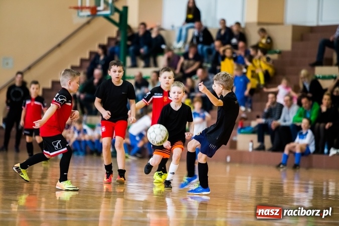 Zdjęcie w galerii na portalu naszraciborz.pl: 14. edycja Powiatowej Halowej Ligi Piłki Nożej Żaków im. Zbigniewa Oszka wiadomości z regionu
