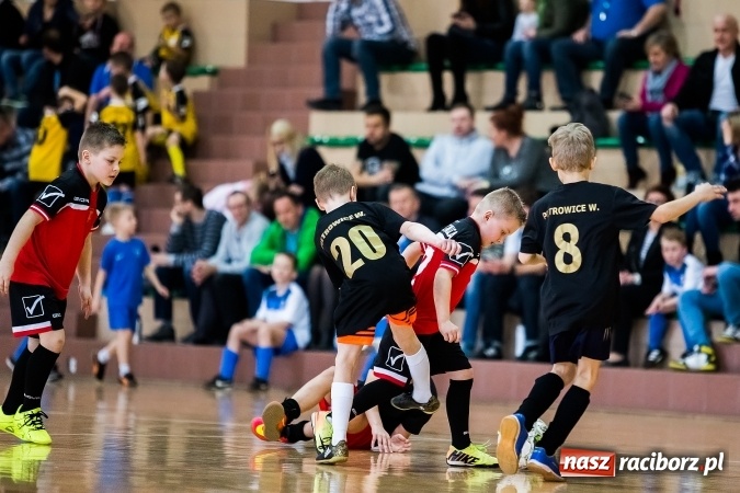 Zdjęcie w galerii na portalu naszraciborz.pl: 14. edycja Powiatowej Halowej Ligi Piłki Nożej Żaków im. Zbigniewa Oszka wiadomości z regionu