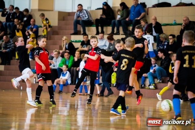 Zdjęcie w galerii na portalu naszraciborz.pl: 14. edycja Powiatowej Halowej Ligi Piłki Nożej Żaków im. Zbigniewa Oszka wiadomości z regionu