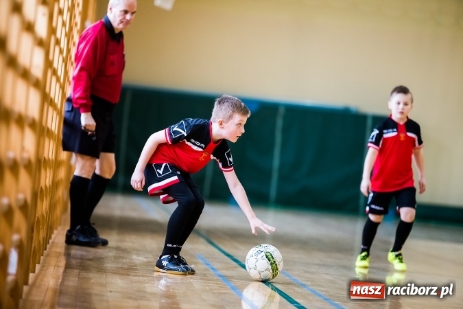 Zdjęcie w galerii na portalu naszraciborz.pl: 14. edycja Powiatowej Halowej Ligi Piłki Nożej Żaków im. Zbigniewa Oszka wiadomości z regionu