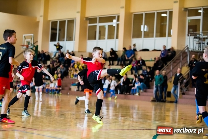 Zdjęcie w galerii na portalu naszraciborz.pl: 14. edycja Powiatowej Halowej Ligi Piłki Nożej Żaków im. Zbigniewa Oszka wiadomości z regionu