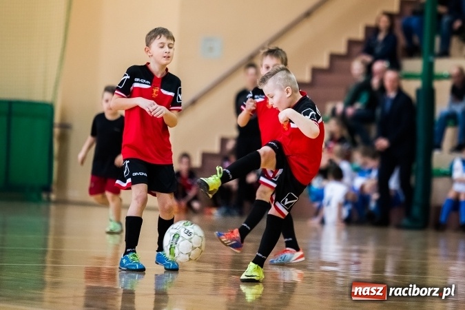 Zdjęcie w galerii na portalu naszraciborz.pl: 14. edycja Powiatowej Halowej Ligi Piłki Nożej Żaków im. Zbigniewa Oszka wiadomości z regionu