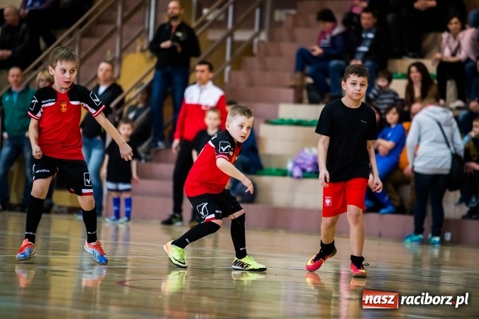 Zdjęcie w galerii na portalu naszraciborz.pl: 14. edycja Powiatowej Halowej Ligi Piłki Nożej Żaków im. Zbigniewa Oszka wiadomości z regionu