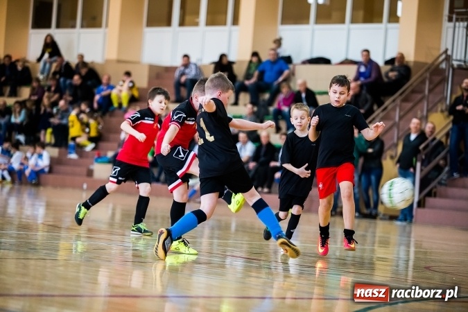 Zdjęcie w galerii na portalu naszraciborz.pl: 14. edycja Powiatowej Halowej Ligi Piłki Nożej Żaków im. Zbigniewa Oszka wiadomości z regionu