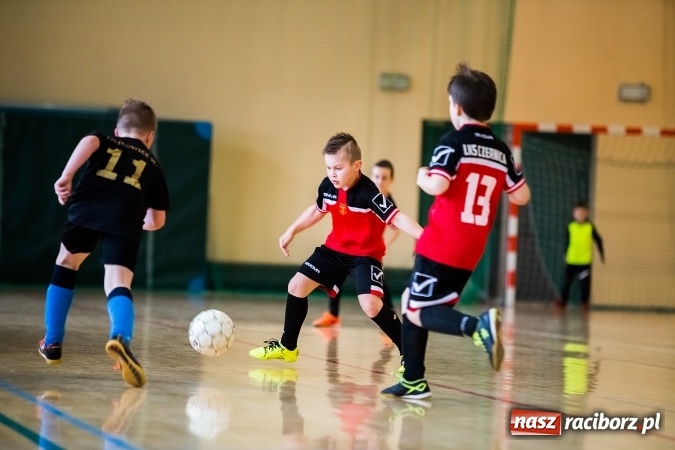 Zdjęcie w galerii na portalu naszraciborz.pl: 14. edycja Powiatowej Halowej Ligi Piłki Nożej Żaków im. Zbigniewa Oszka wiadomości z regionu
