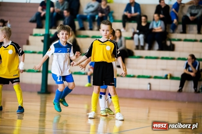 Zdjęcie w galerii na portalu naszraciborz.pl: 14. edycja Powiatowej Halowej Ligi Piłki Nożej Żaków im. Zbigniewa Oszka wiadomości z regionu