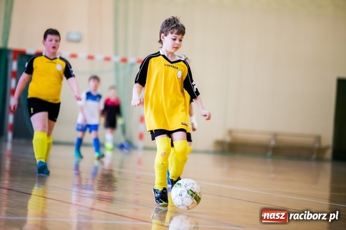 Zdjęcie w galerii na portalu naszraciborz.pl: 14. edycja Powiatowej Halowej Ligi Piłki Nożej Żaków im. Zbigniewa Oszka wiadomości z regionu