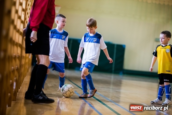 Zdjęcie w galerii na portalu naszraciborz.pl: 14. edycja Powiatowej Halowej Ligi Piłki Nożej Żaków im. Zbigniewa Oszka wiadomości z regionu