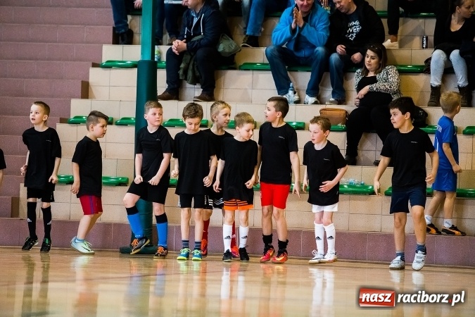 Zdjęcie w galerii na portalu naszraciborz.pl: 14. edycja Powiatowej Halowej Ligi Piłki Nożej Żaków im. Zbigniewa Oszka wiadomości z regionu