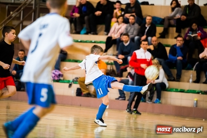 Zdjęcie w galerii na portalu naszraciborz.pl: 14. edycja Powiatowej Halowej Ligi Piłki Nożej Żaków im. Zbigniewa Oszka wiadomości z regionu