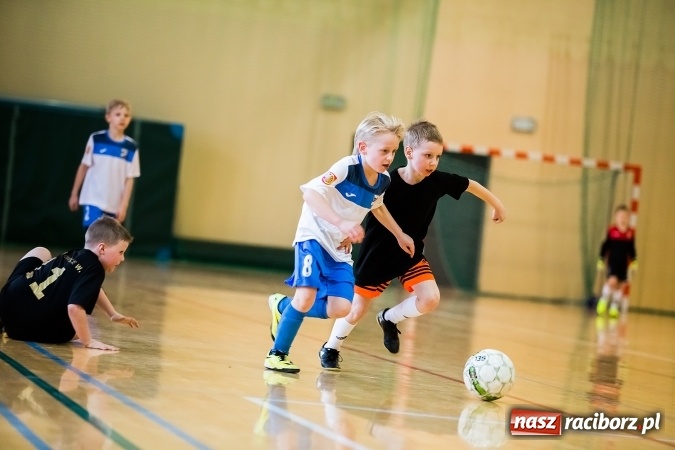 Zdjęcie w galerii na portalu naszraciborz.pl: 14. edycja Powiatowej Halowej Ligi Piłki Nożej Żaków im. Zbigniewa Oszka wiadomości z regionu
