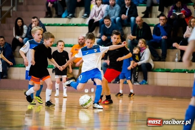Zdjęcie w galerii na portalu naszraciborz.pl: 14. edycja Powiatowej Halowej Ligi Piłki Nożej Żaków im. Zbigniewa Oszka wiadomości z regionu