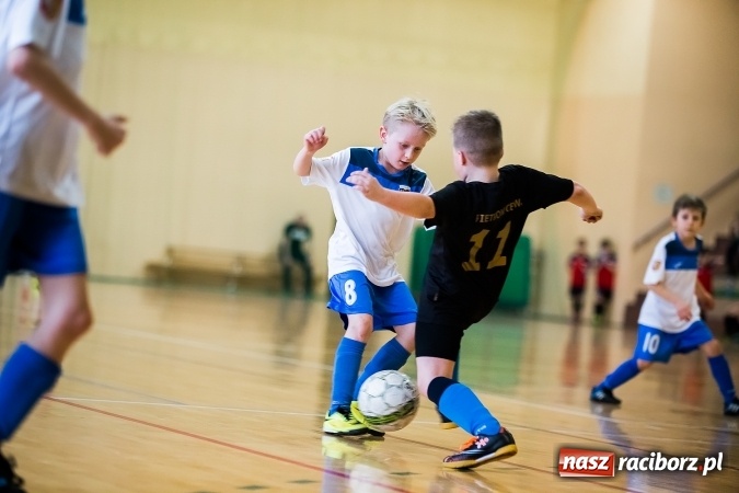 Zdjęcie w galerii na portalu naszraciborz.pl: 14. edycja Powiatowej Halowej Ligi Piłki Nożej Żaków im. Zbigniewa Oszka wiadomości z regionu