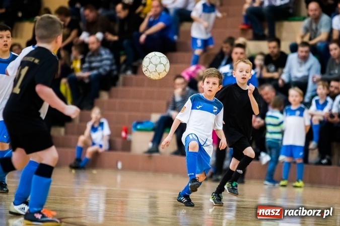 Zdjęcie w galerii na portalu naszraciborz.pl: 14. edycja Powiatowej Halowej Ligi Piłki Nożej Żaków im. Zbigniewa Oszka wiadomości z regionu