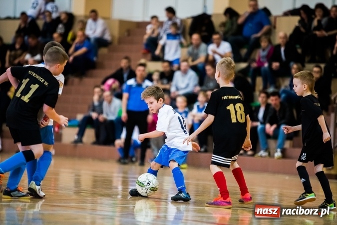 Zdjęcie w galerii na portalu naszraciborz.pl: 14. edycja Powiatowej Halowej Ligi Piłki Nożej Żaków im. Zbigniewa Oszka wiadomości z regionu