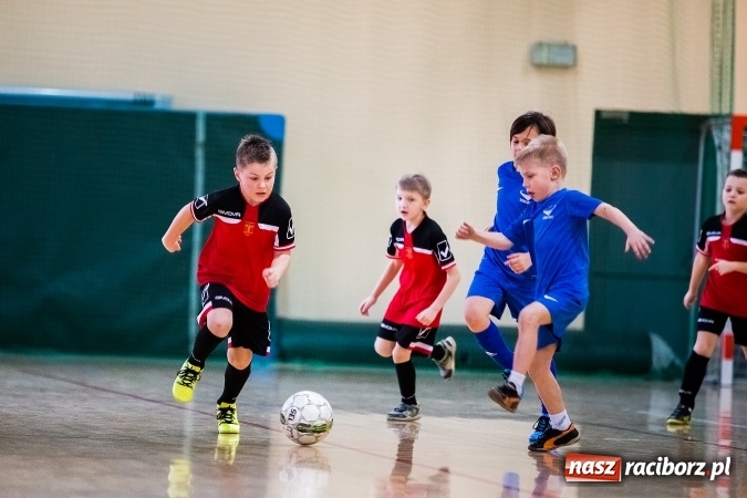 Zdjęcie w galerii na portalu naszraciborz.pl: 14. edycja Powiatowej Halowej Ligi Piłki Nożej Żaków im. Zbigniewa Oszka wiadomości z regionu