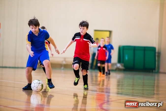 Zdjęcie w galerii na portalu naszraciborz.pl: 14. edycja Powiatowej Halowej Ligi Piłki Nożej Żaków im. Zbigniewa Oszka wiadomości z regionu