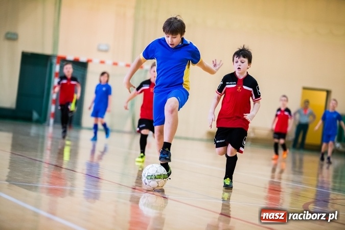 Zdjęcie w galerii na portalu naszraciborz.pl: 14. edycja Powiatowej Halowej Ligi Piłki Nożej Żaków im. Zbigniewa Oszka wiadomości z regionu