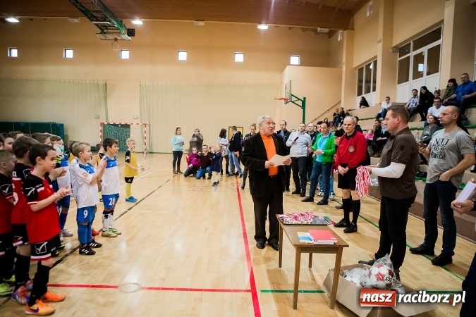 Zdjęcie w galerii na portalu naszraciborz.pl: 14. edycja Powiatowej Halowej Ligi Piłki Nożej Żaków im. Zbigniewa Oszka wiadomości z regionu