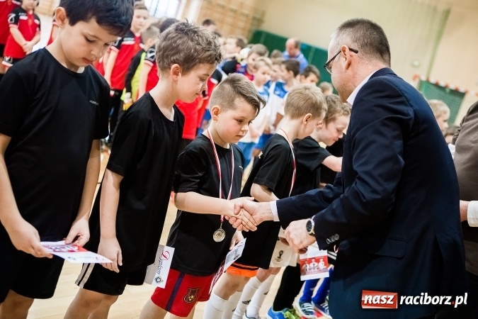 Zdjęcie w galerii na portalu naszraciborz.pl: 14. edycja Powiatowej Halowej Ligi Piłki Nożej Żaków im. Zbigniewa Oszka wiadomości z regionu