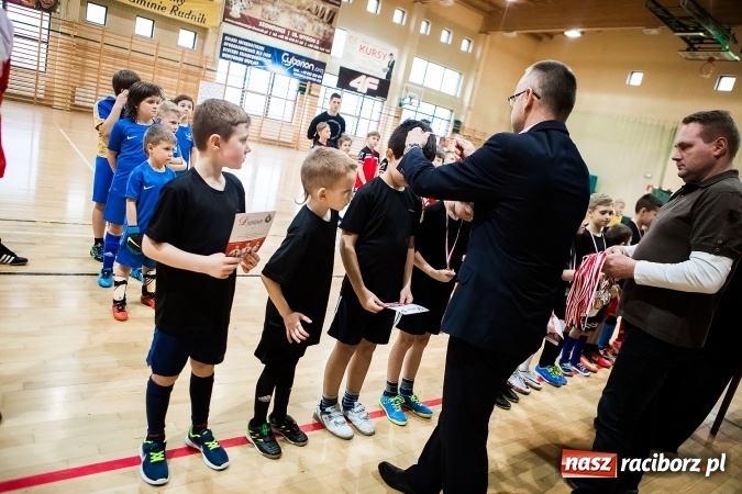 Zdjęcie w galerii na portalu naszraciborz.pl: 14. edycja Powiatowej Halowej Ligi Piłki Nożej Żaków im. Zbigniewa Oszka wiadomości z regionu