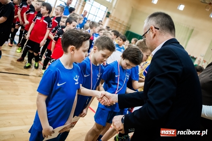Zdjęcie w galerii na portalu naszraciborz.pl: 14. edycja Powiatowej Halowej Ligi Piłki Nożej Żaków im. Zbigniewa Oszka wiadomości z regionu