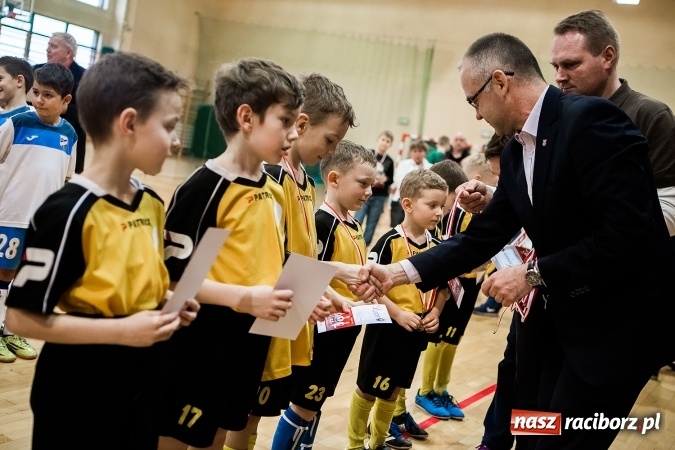 Zdjęcie w galerii na portalu naszraciborz.pl: 14. edycja Powiatowej Halowej Ligi Piłki Nożej Żaków im. Zbigniewa Oszka wiadomości z regionu