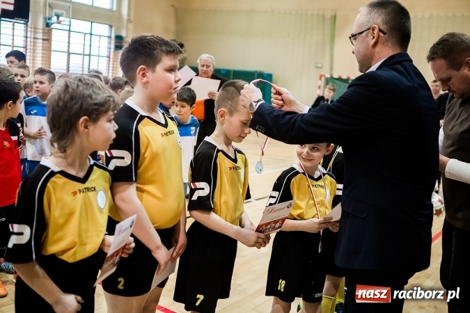 Zdjęcie w galerii na portalu naszraciborz.pl: 14. edycja Powiatowej Halowej Ligi Piłki Nożej Żaków im. Zbigniewa Oszka wiadomości z regionu