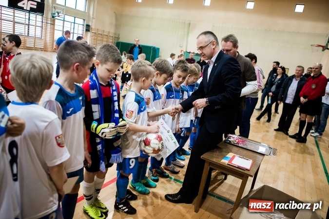 Zdjęcie w galerii na portalu naszraciborz.pl: 14. edycja Powiatowej Halowej Ligi Piłki Nożej Żaków im. Zbigniewa Oszka wiadomości z regionu