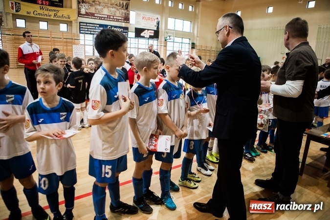 Zdjęcie w galerii na portalu naszraciborz.pl: 14. edycja Powiatowej Halowej Ligi Piłki Nożej Żaków im. Zbigniewa Oszka wiadomości z regionu