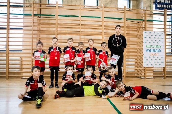 Zdjęcie w galerii na portalu naszraciborz.pl: 14. edycja Powiatowej Halowej Ligi Piłki Nożej Żaków im. Zbigniewa Oszka wiadomości z regionu