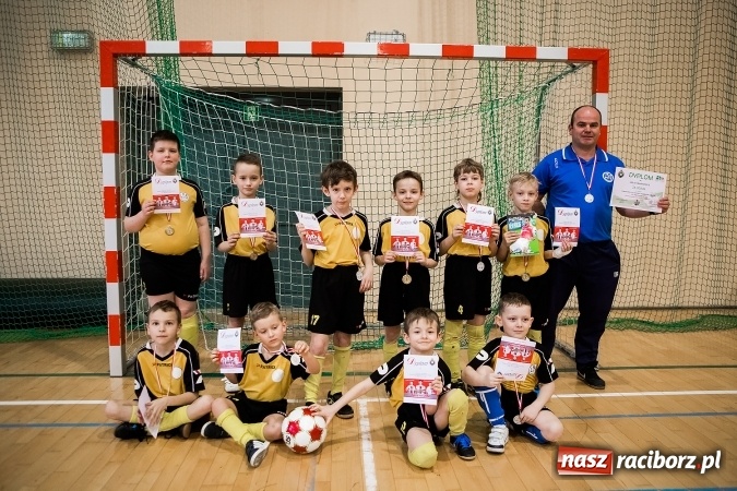 Zdjęcie w galerii na portalu naszraciborz.pl: 14. edycja Powiatowej Halowej Ligi Piłki Nożej Żaków im. Zbigniewa Oszka wiadomości z regionu