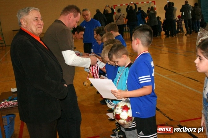 Zdjęcie w galerii na portalu naszraciborz.pl: 14. edycja Powiatowej Halowej Ligi Piłki Nożej Żaków im. Zbigniewa Oszka wiadomości z regionu