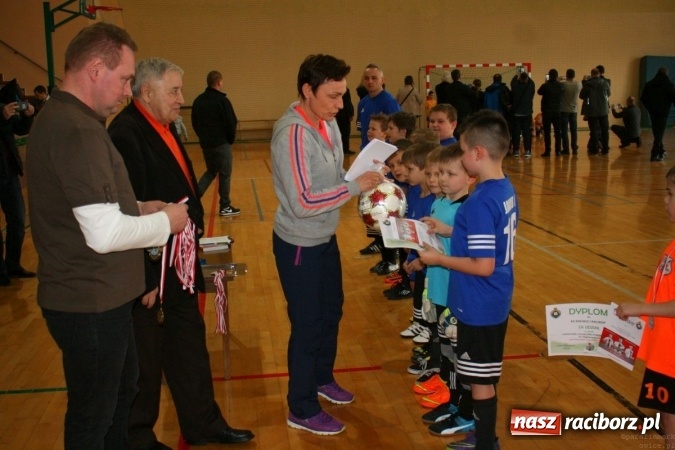 Zdjęcie w galerii na portalu naszraciborz.pl: 14. edycja Powiatowej Halowej Ligi Piłki Nożej Żaków im. Zbigniewa Oszka wiadomości z regionu