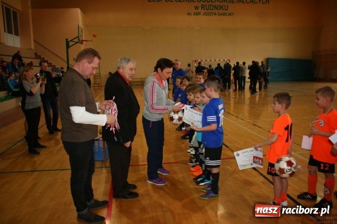 Zdjęcie w galerii na portalu naszraciborz.pl: 14. edycja Powiatowej Halowej Ligi Piłki Nożej Żaków im. Zbigniewa Oszka wiadomości z regionu