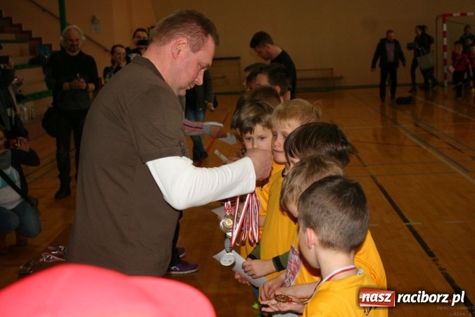 Zdjęcie w galerii na portalu naszraciborz.pl: 14. edycja Powiatowej Halowej Ligi Piłki Nożej Żaków im. Zbigniewa Oszka wiadomości z regionu