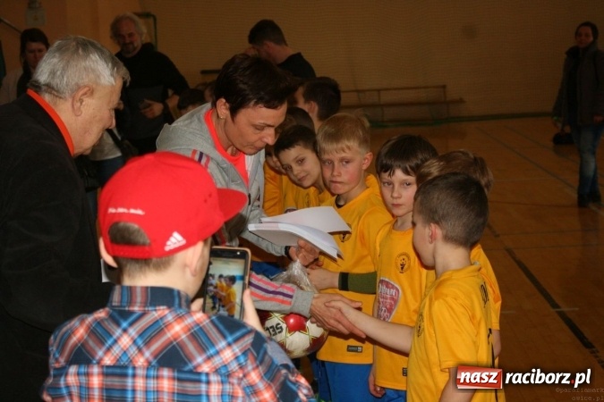 Zdjęcie w galerii na portalu naszraciborz.pl: 14. edycja Powiatowej Halowej Ligi Piłki Nożej Żaków im. Zbigniewa Oszka wiadomości z regionu