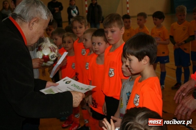 Zdjęcie w galerii na portalu naszraciborz.pl: 14. edycja Powiatowej Halowej Ligi Piłki Nożej Żaków im. Zbigniewa Oszka wiadomości z regionu