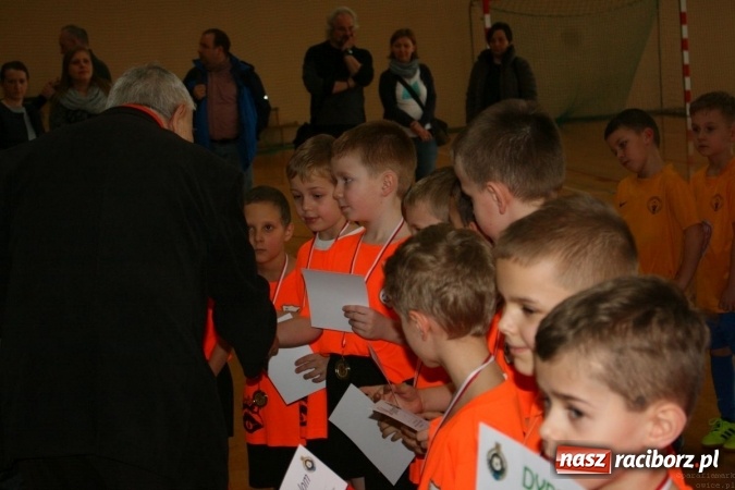 Zdjęcie w galerii na portalu naszraciborz.pl: 14. edycja Powiatowej Halowej Ligi Piłki Nożej Żaków im. Zbigniewa Oszka wiadomości z regionu