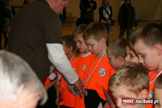 Zdjęcie w galerii na portalu naszraciborz.pl: 14. edycja Powiatowej Halowej Ligi Piłki Nożej Żaków im. Zbigniewa Oszka wiadomości z regionu