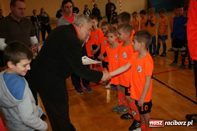 Zdjęcie w galerii na portalu naszraciborz.pl: 14. edycja Powiatowej Halowej Ligi Piłki Nożej Żaków im. Zbigniewa Oszka wiadomości z regionu