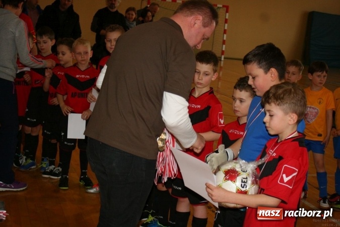 Zdjęcie w galerii na portalu naszraciborz.pl: 14. edycja Powiatowej Halowej Ligi Piłki Nożej Żaków im. Zbigniewa Oszka wiadomości z regionu
