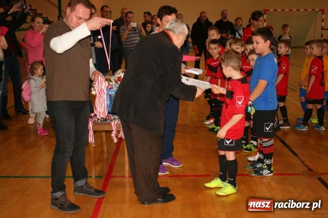 Zdjęcie w galerii na portalu naszraciborz.pl: 14. edycja Powiatowej Halowej Ligi Piłki Nożej Żaków im. Zbigniewa Oszka wiadomości z regionu