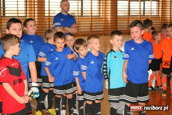 Zdjęcie w galerii na portalu naszraciborz.pl: 14. edycja Powiatowej Halowej Ligi Piłki Nożej Żaków im. Zbigniewa Oszka wiadomości z regionu