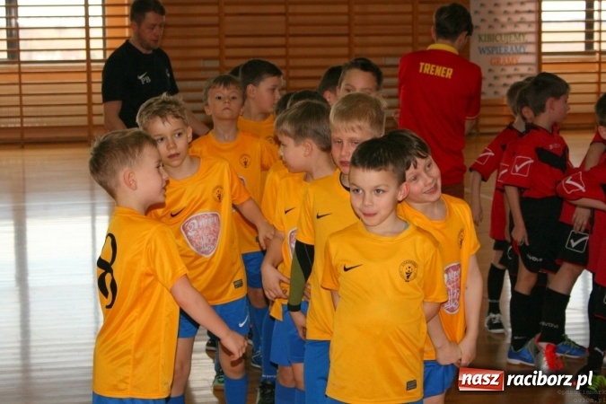 Zdjęcie w galerii na portalu naszraciborz.pl: 14. edycja Powiatowej Halowej Ligi Piłki Nożej Żaków im. Zbigniewa Oszka wiadomości z regionu
