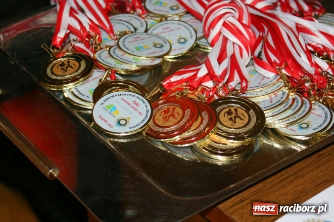 Zdjęcie w galerii na portalu naszraciborz.pl: 14. edycja Powiatowej Halowej Ligi Piłki Nożej Żaków im. Zbigniewa Oszka wiadomości z regionu