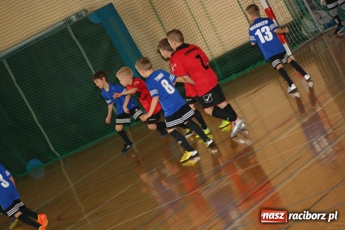 Zdjęcie w galerii na portalu naszraciborz.pl: 14. edycja Powiatowej Halowej Ligi Piłki Nożej Żaków im. Zbigniewa Oszka wiadomości z regionu
