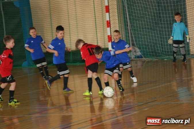 Zdjęcie w galerii na portalu naszraciborz.pl: 14. edycja Powiatowej Halowej Ligi Piłki Nożej Żaków im. Zbigniewa Oszka wiadomości z regionu